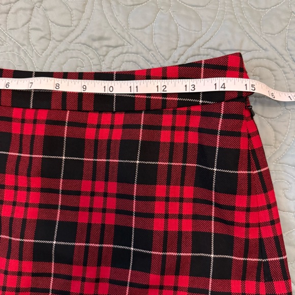 Brooks Brothers Red Fleece Size 4 Mini Skirt Red Black Plaid Wool - Picture 4 of 9